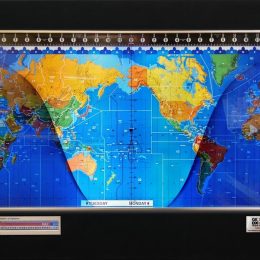 Geochron world clock with daylight display