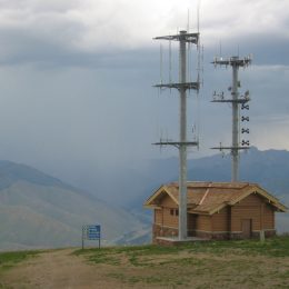 large ham radio repeater shack atop a mountain
