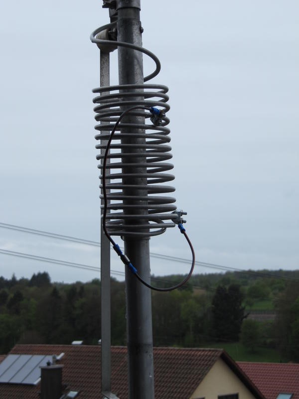 loading coil with taps on a ham radio antenna