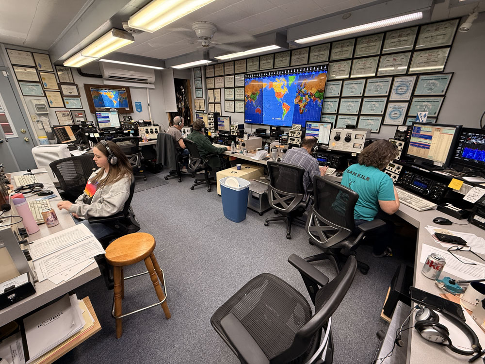 large group ham radio contesting station