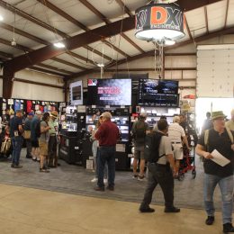 crowd near dx engineering hamvention booth