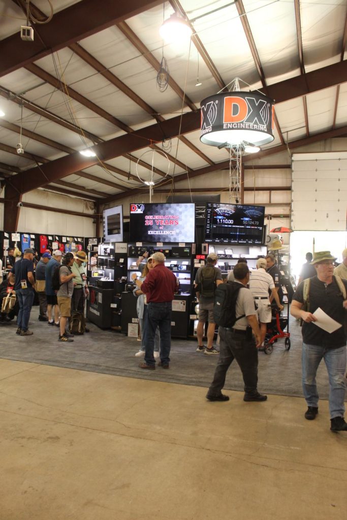 crowd near dx engineering hamvention booth