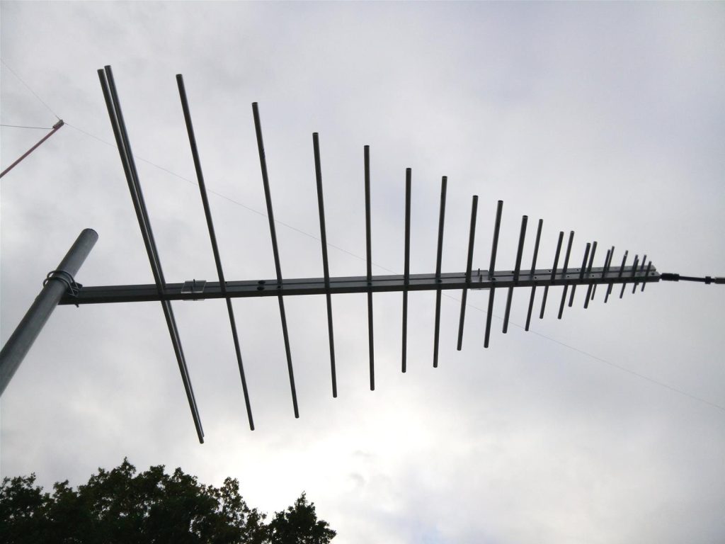 horizontal yagi antenna installed