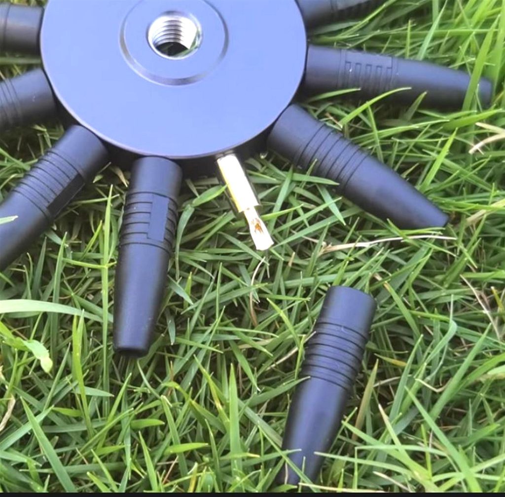 clip-on antenna radial base plate