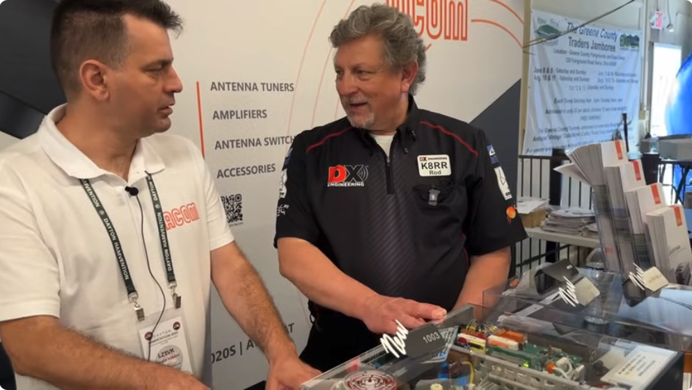 2 men speaking at a trade show